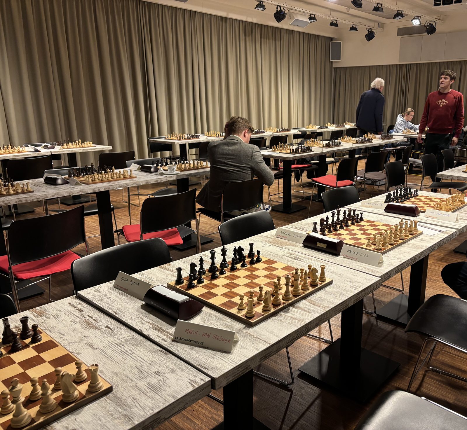 The playing room at the back of Cinecittà, on a Stukkenjagers Open evening last season; the Wednesday ladder plays in the same room, and the Open marks its boards with name cards.